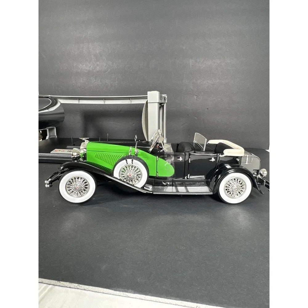 1934 Duesenberg Convertible Green Black 1:18 Signature Models Diecast Car